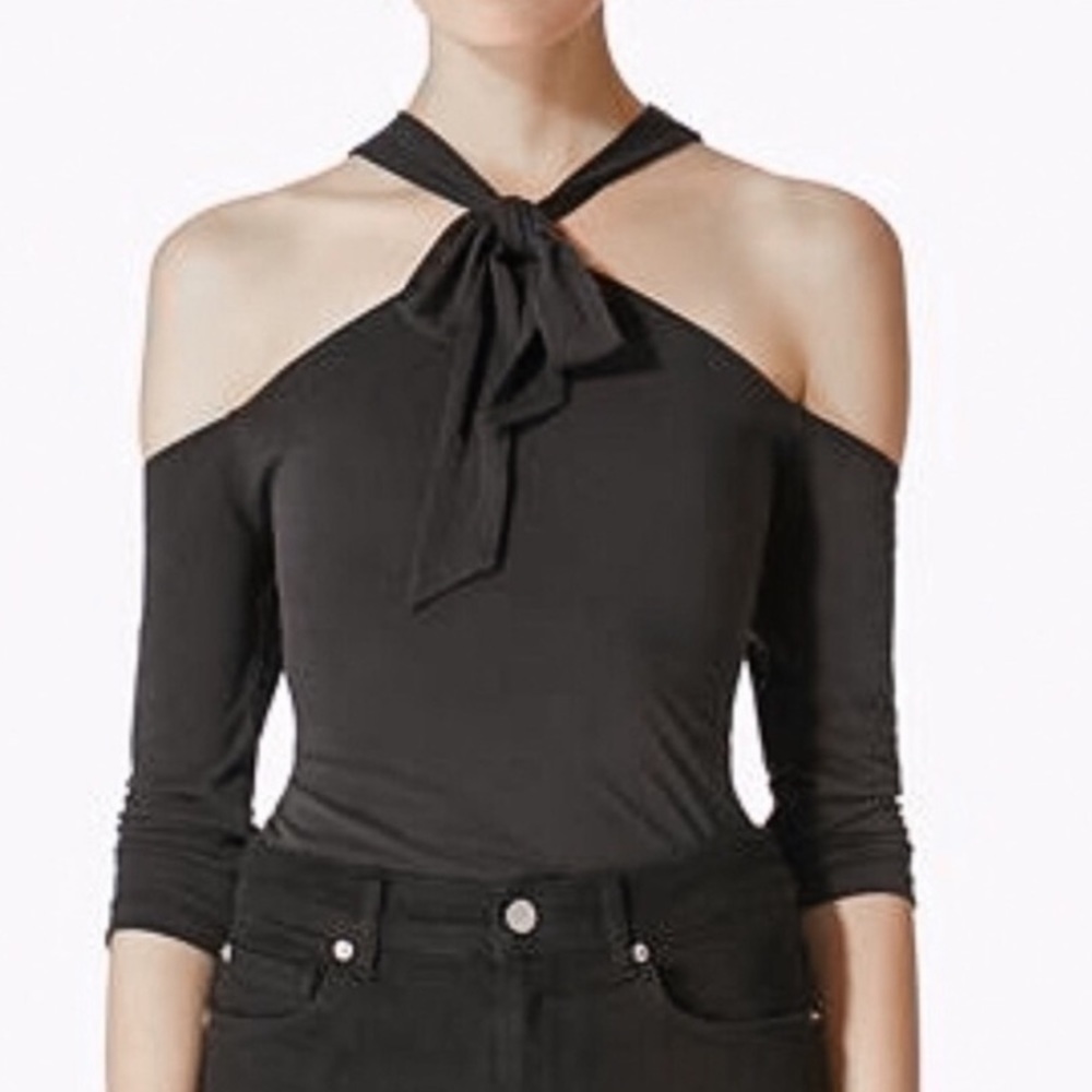 Avec Les Filles Cold Shoulder Top